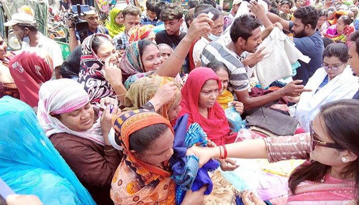 রাজশাহীতে ৫ টাকায় পছন্দমতো ঈদের জামা ও খাবার সামগ্রী