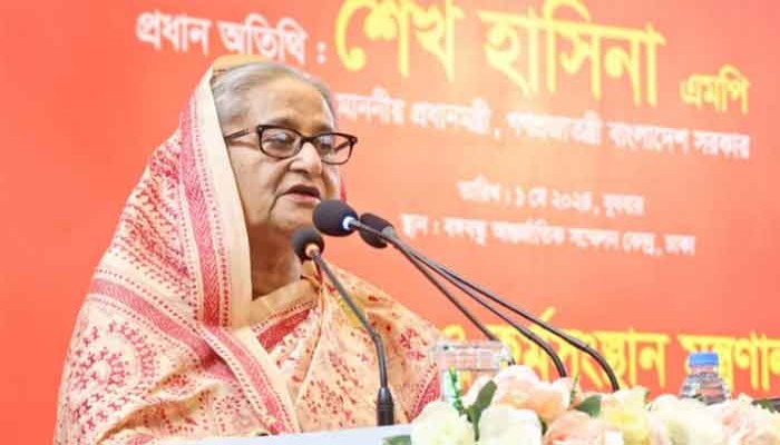 শ্রমিক-মালিক সুসম্পর্ক রেখে উৎপাদন বাড়ানোর আহ্বান প্রধানমন্ত্রীর