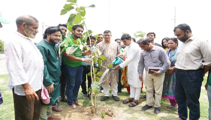 নগরীতে মাসব্যাপী বৃক্ষায়ন কর্মসূচির উদ্বোধন