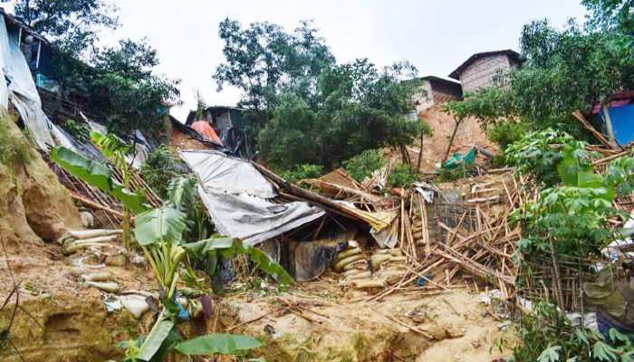 উখিয়ার পাহাড় ধসে ৯জন রোহিঙ্গা শরণার্থী মৃত্যু !