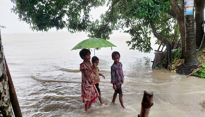 সিলেটে বন্যায় মহানগর ও জেলাজুড়ে প্রায় ৫ লাখ মানুষ পানিবন্দি