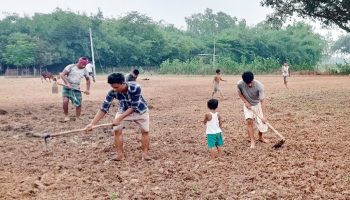 খেলাধুলার অনুপযোগী বিদ্যালয় মাঠের: সংস্কারের দাবি