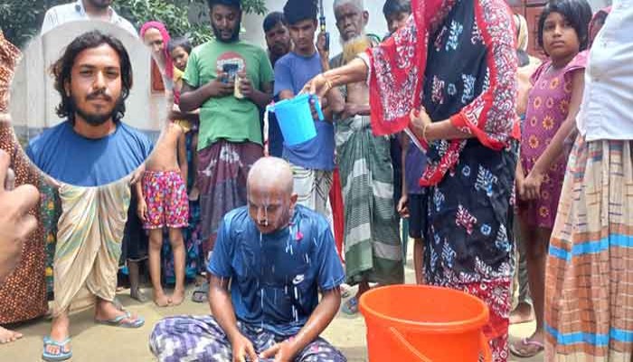 প্রেমে ব্যর্থ হয়ে মাথা ন্যাড়া করে দুধ দিয়ে যুবকের গোসল