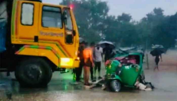 বগুড়া-ঢাকা মহাসড়কে  ট্রাক-সিএনজি মুখোমুখি সংঘর্ষে ৪জন নিহত