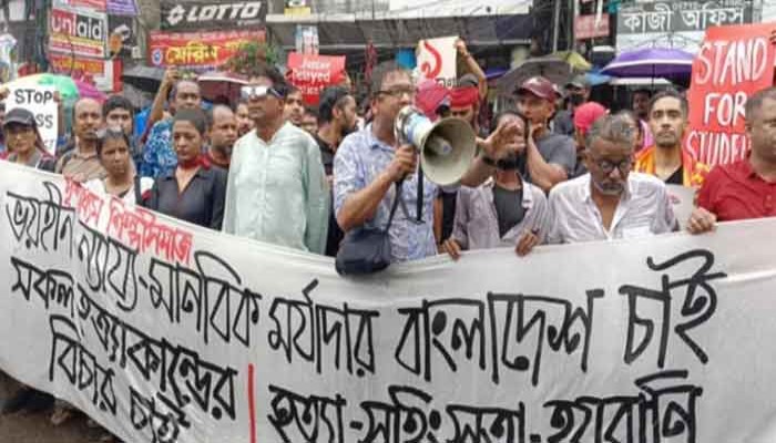 বৃষ্টিতে ভিজে শিক্ষার্থীদের সঙ্গে সংহতি জানালো অভিনয় শিল্পী-নির্মাতারা