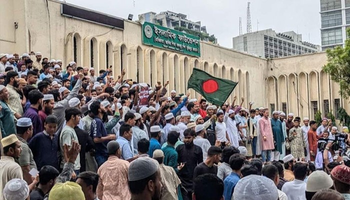 বায়তুল মোকাররম থেকে জনতার মিছিল শাহবাগে