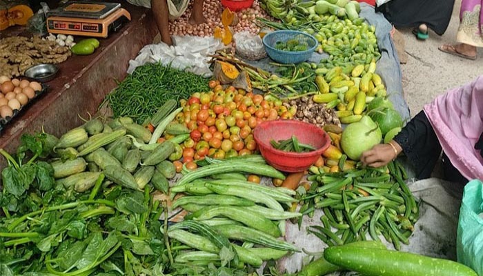 বাজারে সবজির দাম স্থিতিশীল, কমেছে মরিচের দাম