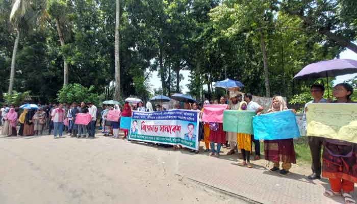 রাজশাহী বিশ্ববিদ্যালয় স্কুল অ্যান্ড কলেজের অধ্যক্ষের পদত্যাগের দাবিতে বিক্ষোভ