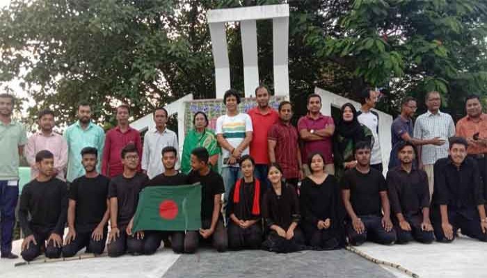 নওগাঁয় মানাপ এর গণঅভ্যুত্থান-২৪ মঞ্চ নাটক প্রদর্শনী