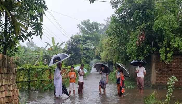 নোয়াখালীতে ঢুকছে ফেনীর মহুরী নদীর পানি, বন্যা পরিস্থিতির অবনতি