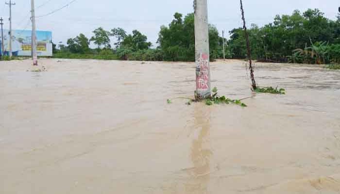 মৌলভীবাজারে বন্যায় কমপক্ষে আড়াই লক্ষাধিক মানুষ পানিবন্দি