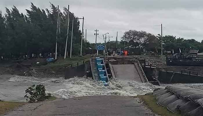 জেলা প্রশাসকের যোগসাজশে মির্জার বালু উত্তোলন, তলিয়ে গেছে কোম্পানীগঞ্জের মুছাপুর রেগুলেটর