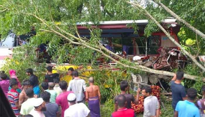 গোপালগঞ্জে বাস-ট্রাক সংঘর্ষে নিহত বেড়ে ৬