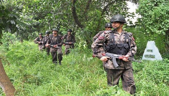 সীমান্তে অপরাধের সাথে জড়িতদের সামাজিক ভাবে বয়কট করতে হবে;  কমান্ডার