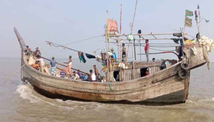 সেন্টমার্টিনের কাছে বাংলাদেশি মাছ ধরার ট্রলারে গুলি, নিহত ১