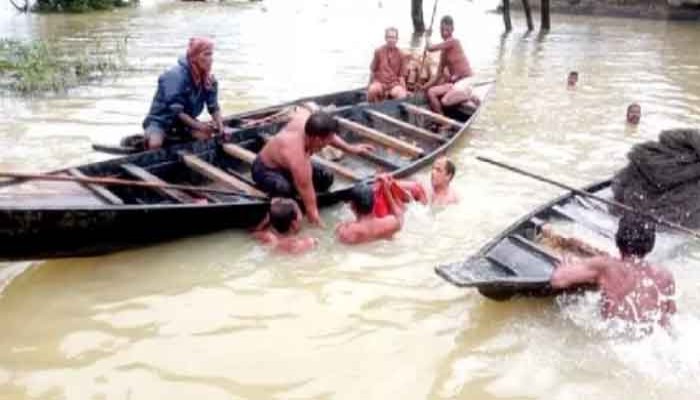 নেত্রকোনায় পূজায় অঞ্জলি দিতে যাওয়ার পথে নৌকা ডুবে ২ জনের মৃত্যু