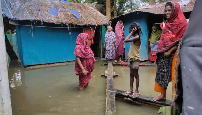 নোয়াখালীতে এখনো পানিবন্দি ১২লাখ মানুষ, গলার কাঁটা খাল দখল-বাঁধ