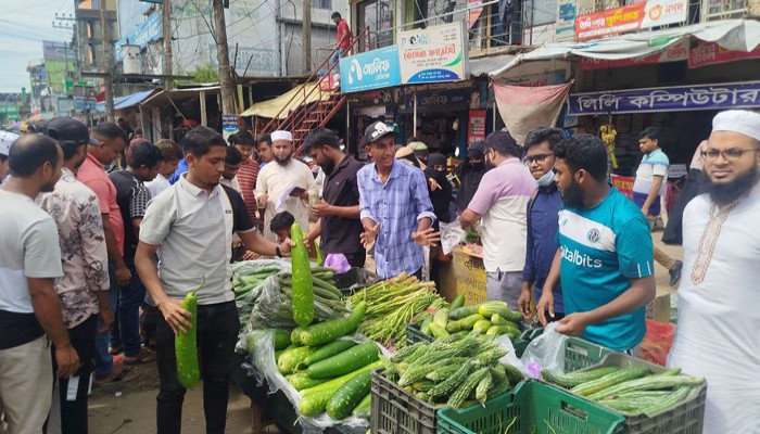 চট্টগ্রামে সিন্ডিকেট ভাঙতে ন্যায্য দামে শাকসবজি বিক্রি