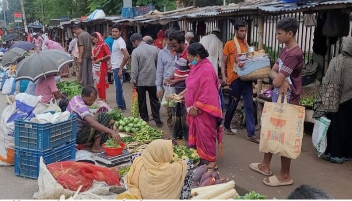 ছয় কিমি ব্যবধানে দাম দ্বিগুণ