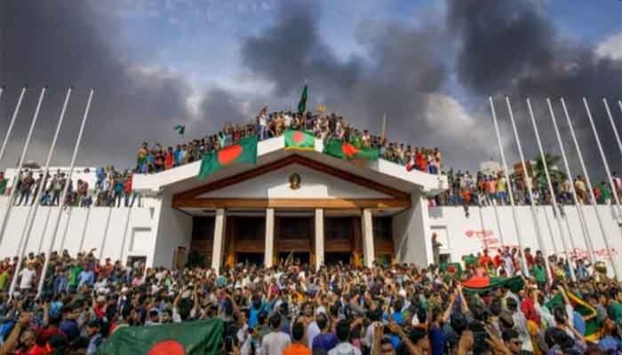 জুলাই-আগস্টে আন্দোলনে আহত শিক্ষার্থীদের বেতন মওকুফের সিদ্ধান্ত