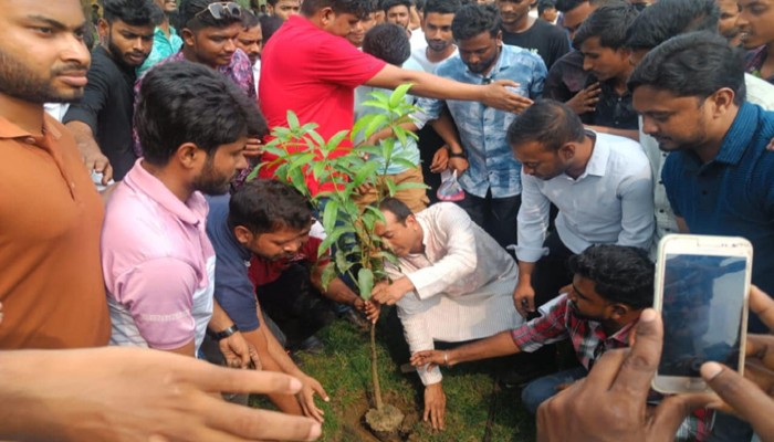 পুঠিয়ায় শিক্ষার্থীদের সঙ্গে ছাত্রদল কেন্দ্রীয় নেতাকর্মীদের মতবিনিময়!