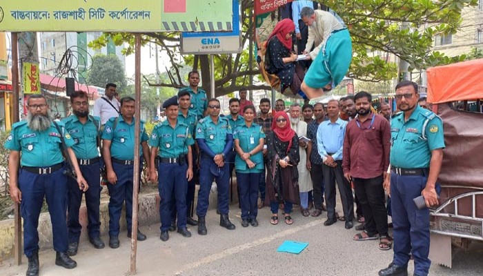 লাইসেন্স বিহীন অটোরিক্সা ও চার্জার রিক্সা বন্ধে রাসিকের ভ্রাম্যমান আদালত পরিচালিত