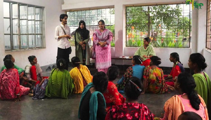 সাঁওতাল নারীদের আর্থ সামাজিক উন্নয়নে ৩ রাবি শিক্ষার্থীর ব্যতিক্রমী উদ্যোগ