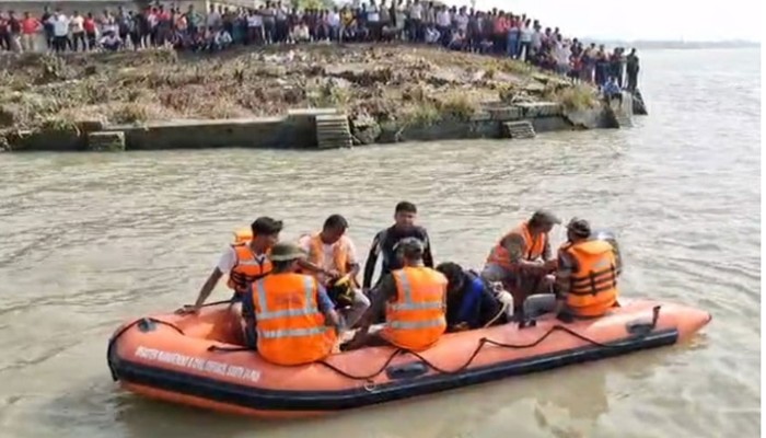 গঙ্গাস্নানে গিয়ে তলিয়ে গেল ৪ কিশোর