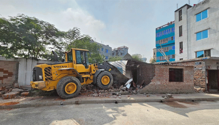 রাজশাহীতে অবৈধ স্থাপনা উচ্ছেদে রাসিকের ভ্রাম্যমান পরিচালিত