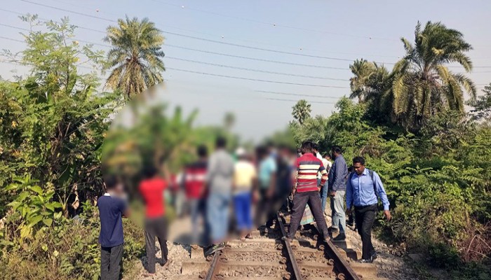 নওগাঁর রাণীনগরে ট্রেনে কাটা পড়ে বাবা-মেয়ের মৃত্যু