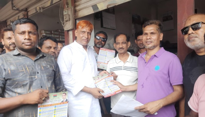 ​পুঠিয়ায় রাষ্ট্রকাঠামো মেরামতের ৩১ দফার লিফটের বিতরণ