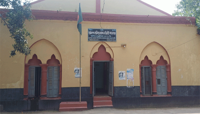 তানোরে কলেজ অধ্যক্ষের আওয়ামী প্রীতি জনমনে ক্ষোভ