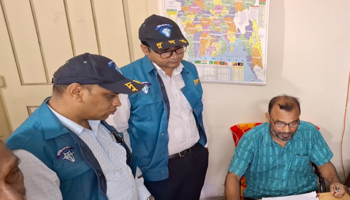 পুঠিয়া স্বাস্থ্য কমপ্লেক্সে পর্দার আড়ালের অনিয়ম উন্মোচন