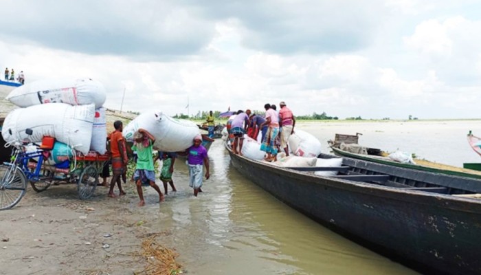 বেড়েছে যমুনা ও বাঙালি নদীর পানি বেড়েছে যমুনা ও বাঙালি নদীর পানি