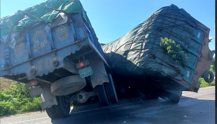 সড়কে থেমে গেল নাজমুলের পথ ফুলবাড়ীতে দুই ট্রাকের সংঘর্ষে মৃত্যু