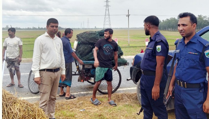 ​রাণীনগরে আড়াই লাখ টাকার চায়না দুয়ারী জাল জব্দ করে ভস্মিভূত