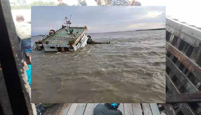 মেঘনায় ৩৯ যাত্রী নিয়ে ট্রলার ডুবি, ২ পুলিশসহ নিখোঁজ-১৯ মেঘনায় ৩৯ যাত্রী নিয়ে ট্রলার ডুবি, ২ পুলিশসহ নিখোঁজ-১৯