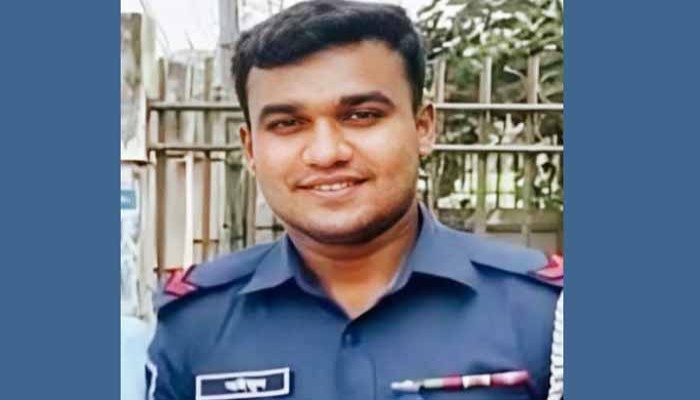 হাতিয়াতে ট্রলার ডুবি ! নিখোঁজের দুই দিন পর মেঘনার পাড়ে মিলল পুলিশ সদস্যের মরদেহ