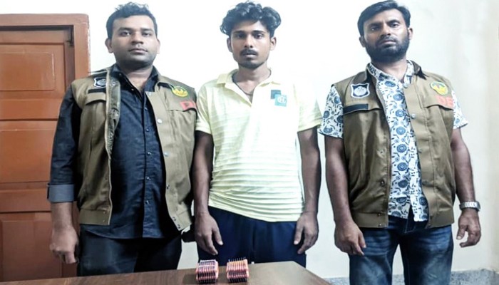 মহানগরীর চন্দ্রিমা’য় বিপুল পরিমান ট্যাপেন্টোডল ট্যাবলেট-সহ মাদক কারবারী রিংকু গ্রেফতার মহানগরীর চন্দ্রিমা’য় বিপুল পরিমান ট্যাপেন্টোডল ট্যাবলেট-সহ মাদক কারবারী রিংকু গ্রেফতার