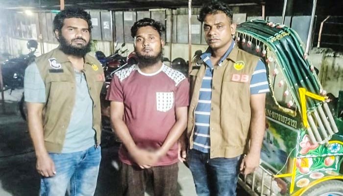 নগরীতে চোরাই অটোরিক্সা-সহ চোর রাসেল গ্রেফতার নগরীতে চোরাই অটোরিক্সা-সহ চোর রাসেল গ্রেফতার