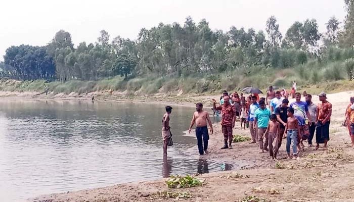 দিনাজপুরে নদীতে গোসল করতে নেমে স্কুল ছাত্রের মৃত্যু