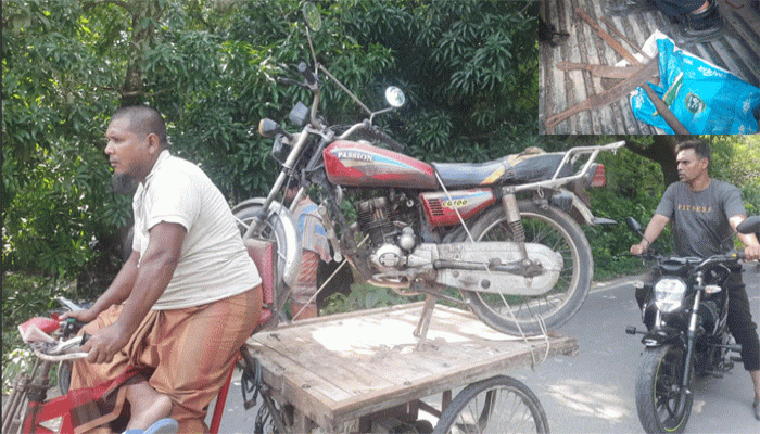 পুঠিয়ার সদ্য বহিস্কৃত বিএনপি নেতার বাড়িতে পুলিশের অভিযান, দেশীয় অস্ত্র উদ্ধার পুঠিয়ার সদ্য বহিস্কৃত বিএনপি নেতার বাড়িতে পুলিশের অভিযান, দেশীয় অস্ত্র উদ্ধার