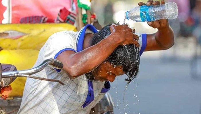 তানোরে তাপদাহ ও ভ্যাপসা গরমে জনজীবন বিপর্যস্ত