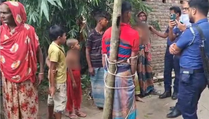 পাংশায় পাওনা টাকা না পেয়ে শ্বশুরকে গাছের সঙ্গে বেঁধে পেটালেন জামাই