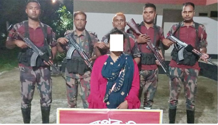 ঝিনাইদহের মহেশপুর  সীমান্তে ভারতীয় নারী আটক