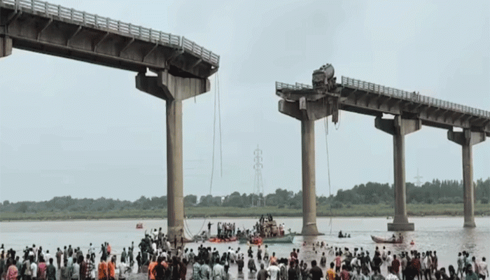 ভারতে যানবাহনসহ নদীতে ভেঙে পড়ল সেতু, নিহত ৯ ভারতে যানবাহনসহ নদীতে ভেঙে পড়ল সেতু, নিহত ৯