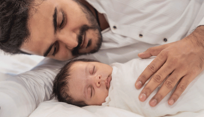 নবজাতকের কানে যেভাবে আজান দেবেন