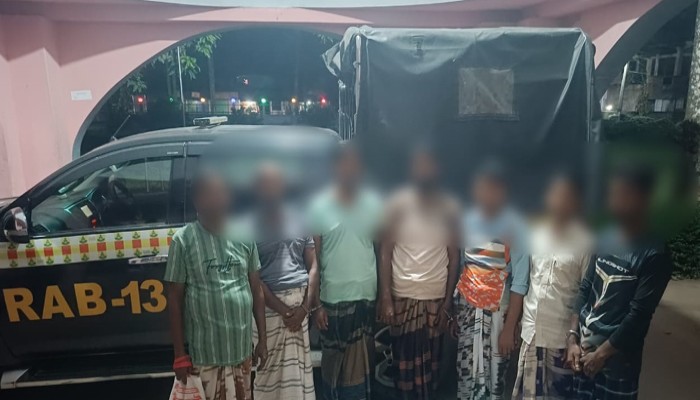 গোদাগাড়ীতে ডেকোরেটর ব্যবসায়ীকে হত্যার ২৪ঘন্টার মধ্যে প্রধান আসামী-সহ গ্রেফতার-৭ গোদাগাড়ীতে ডেকোরেটর ব্যবসায়ীকে হত্যার ২৪ঘন্টার মধ্যে প্রধান আসামী-সহ গ্রেফতার-৭