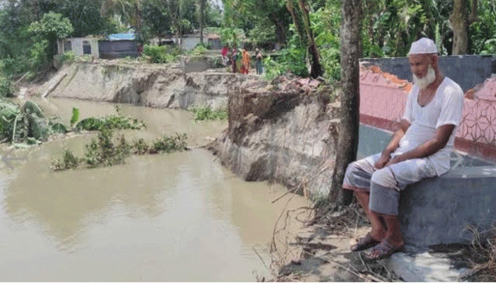সিরাজগঞ্জে বাড়ছে যমুনার পানি, বিলীন দেড় শতাধিক ঘরবাড়ি সিরাজগঞ্জে বাড়ছে যমুনার পানি, বিলীন দেড় শতাধিক ঘরবাড়ি