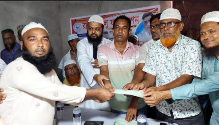 দুস্থদের সেবায় রাশেদ—নিলু ফাউন্ডেশনের অর্থ সহায়তা